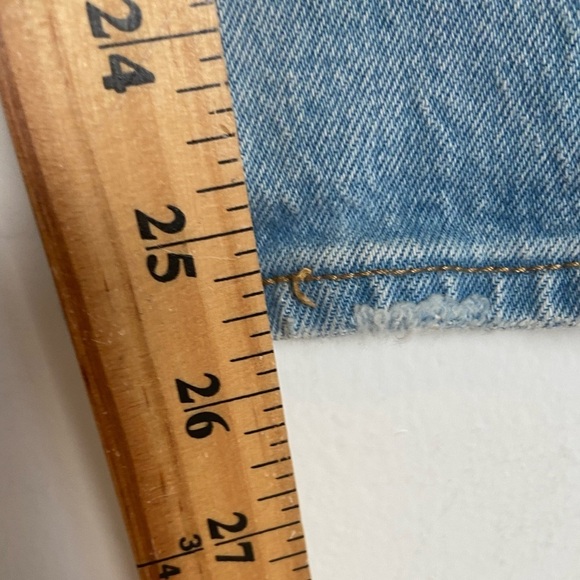 Abercrombie & Fitch The Boyfriend Mid Rise Jeans Sz 31/12 Distressed Light Wash - Picture 8 of 12